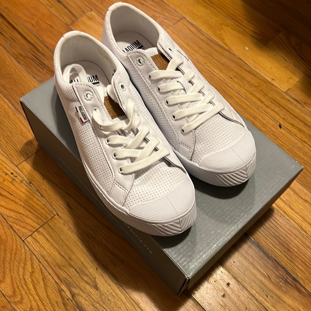 palladium women/ men  shoes size M/6  W/7 1/2 unisex new white leather